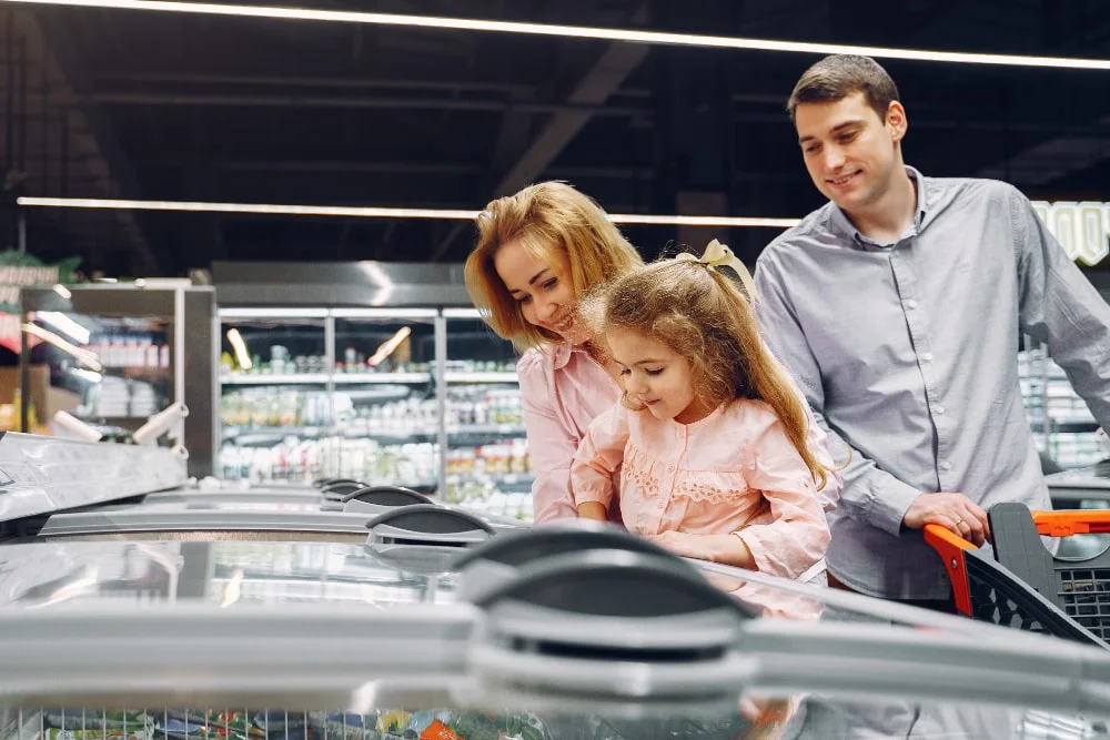 family-buys-groceries-supermarket-min